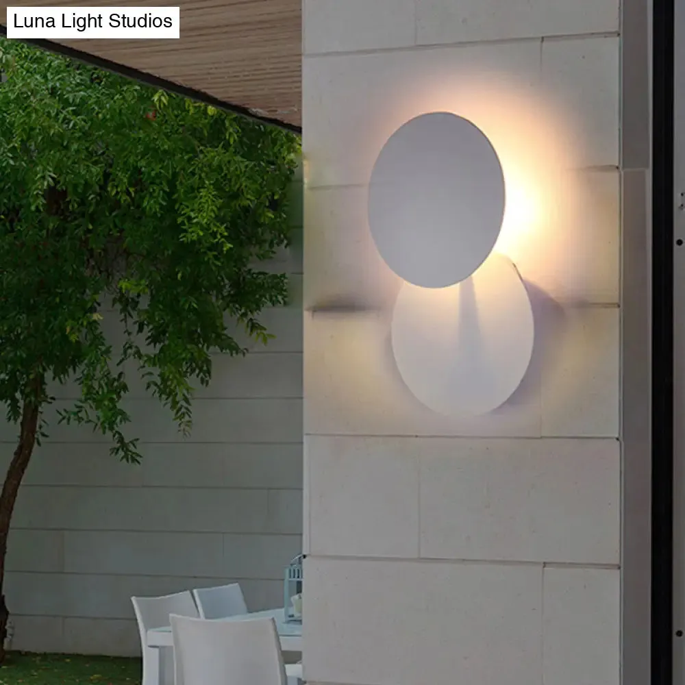 Minimalist Circle LED Wall Sconce Light in Metallic White for Balcony or Wall Mount