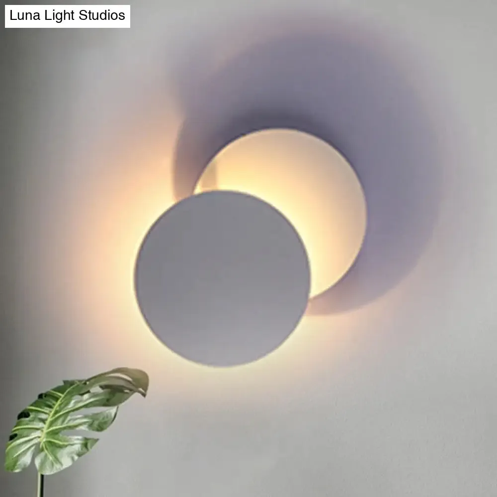 Minimalist Circle LED Wall Sconce Light in Metallic White for Balcony or Wall Mount