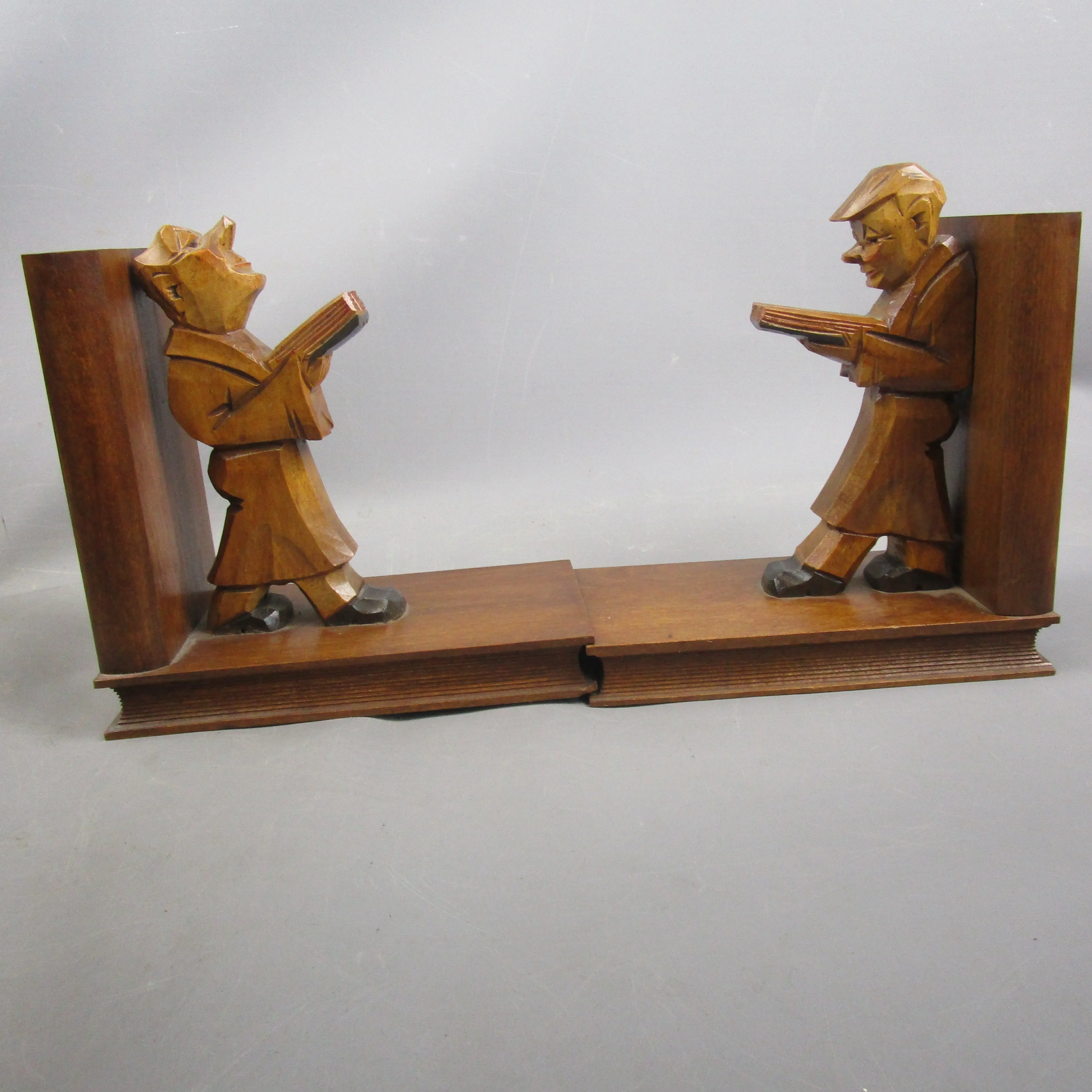 Pair Of Novelty Carved Book Ends Gents Reading Vintage Art Deco 1935