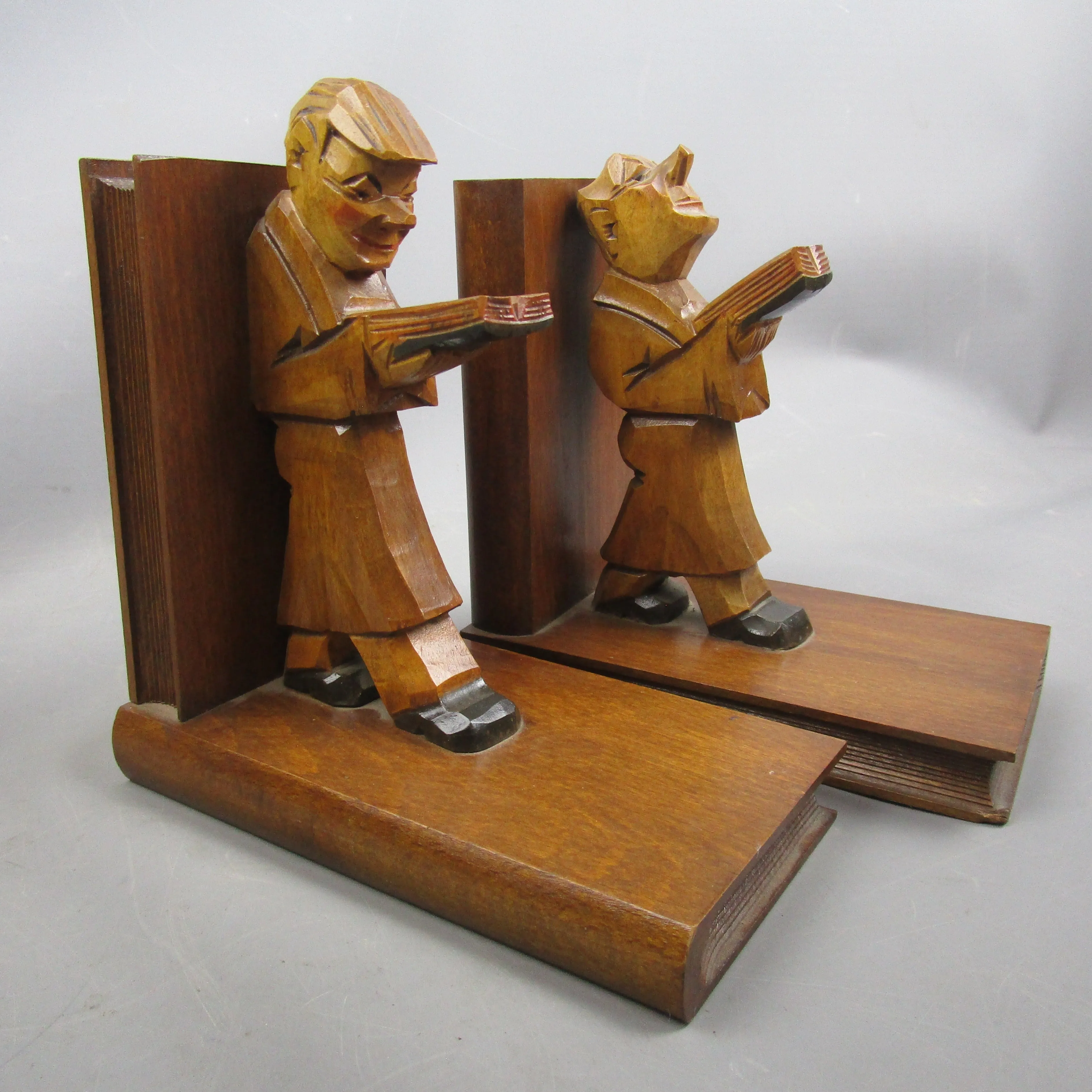 Pair Of Novelty Carved Book Ends Gents Reading Vintage Art Deco 1935