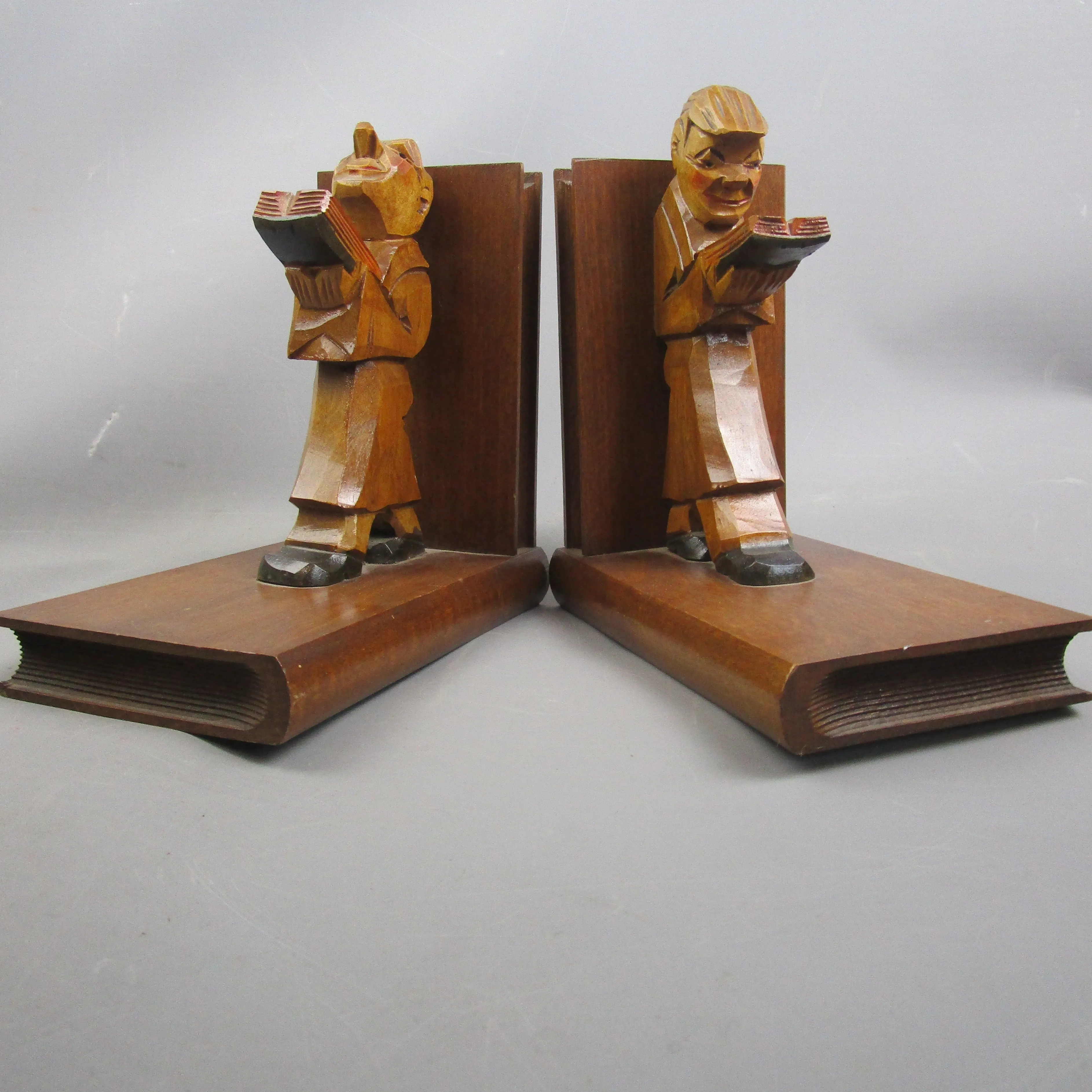 Pair Of Novelty Carved Book Ends Gents Reading Vintage Art Deco 1935